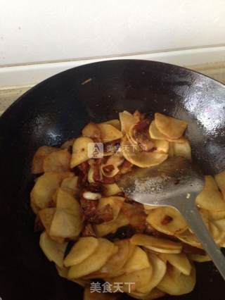 五花肉炒土豆的做法步骤：2