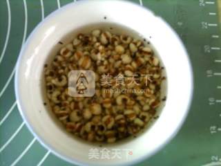 冬瓜薏米墨鱼汤的做法步骤：2