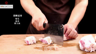 【花生绿豆猪脚汤】夏季的靓汤的做法步骤：1