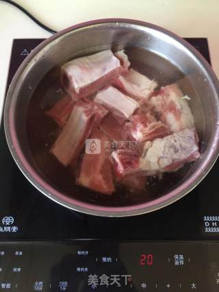 酱香排骨焖面的做法步骤：1
