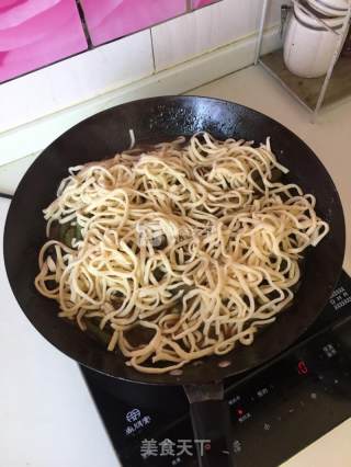 酱香排骨焖面的做法步骤：9