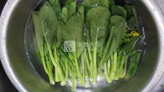 盐水菜心的做法步骤：2