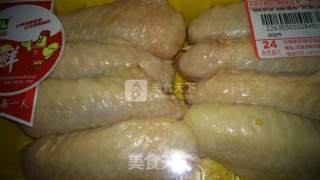 香辣鸡翅的做法步骤：1