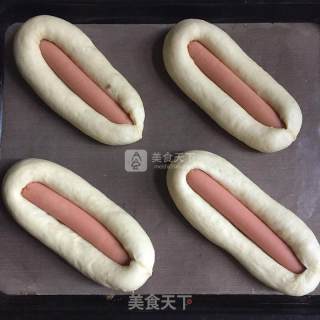 热狗肠仔包的做法步骤：6