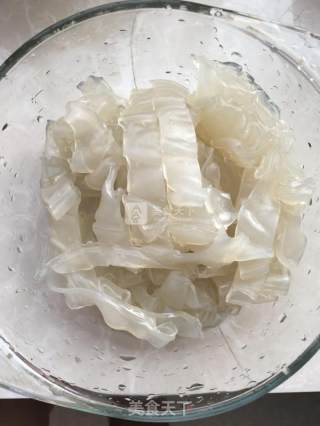 黄瓜丝拌凉皮的做法步骤：1
