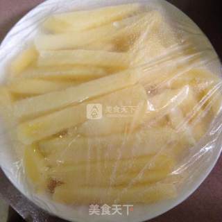 炸薯条的做法步骤：3