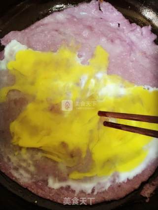 紫甘蓝香葱鸡蛋饼的做法步骤：4