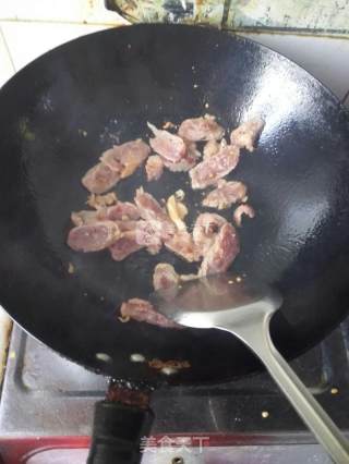 芹菜炒腊肠的做法步骤：6