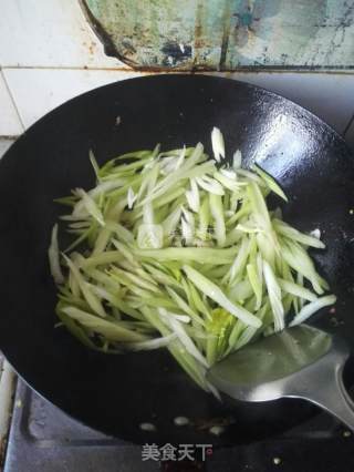 芹菜炒腊肠的做法步骤：7