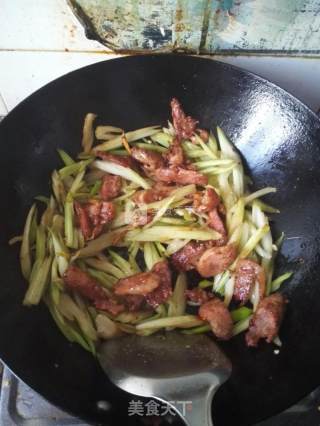 芹菜炒腊肠的做法步骤：8