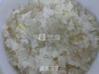 银耳桂圆红枣汤的做法步骤：2