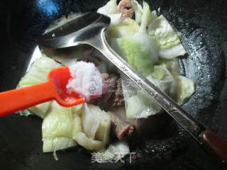 腊鸡腿煮包心菜的做法步骤：5