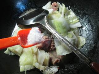 腊鸡腿煮包心菜的做法步骤：6