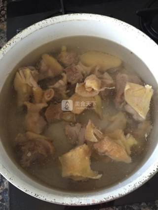 红枣香菇炖鸡汤的做法步骤：3