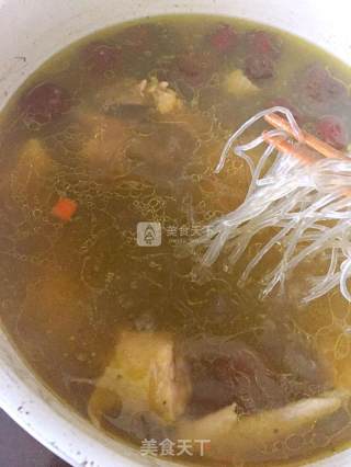 红枣香菇炖鸡汤的做法步骤：6