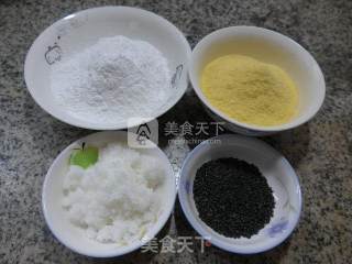 黑芝麻玉米粉糯米饼的做法步骤：1