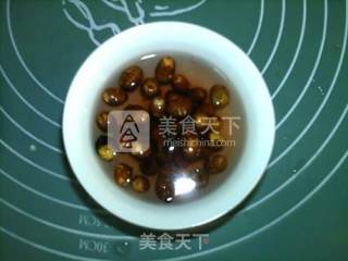 莲子瑶柱瘦肉汤的做法步骤：4