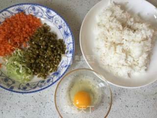 美味酸豆角蛋炒饭的做法步骤：1