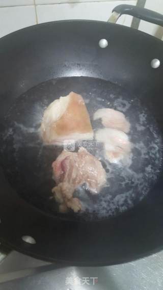 青椒回锅肉的做法步骤：2
