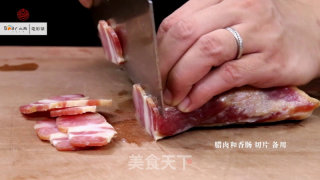 一汤一菜一饭，一锅搞定的做法步骤：2