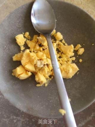 西兰花小米蛋黄粥的做法步骤：4