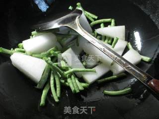 榨菜丝带豆煮冬瓜的做法步骤：2