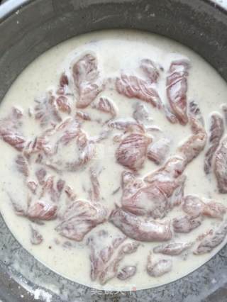 锅包肉的做法步骤：1