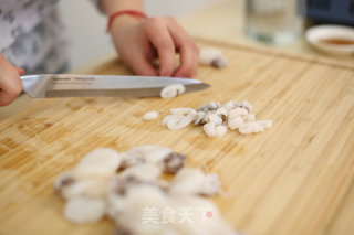 韭菜炒墨鱼仔的做法步骤：1