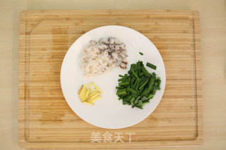 韭菜炒墨鱼仔的做法步骤：2