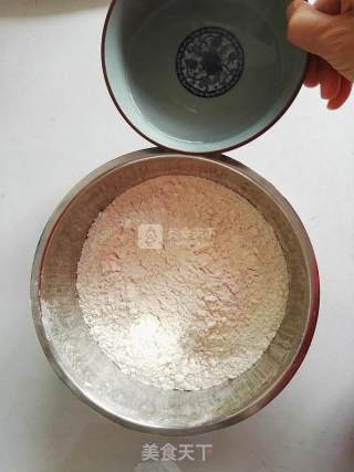 全麦葱花饼的做法步骤：2