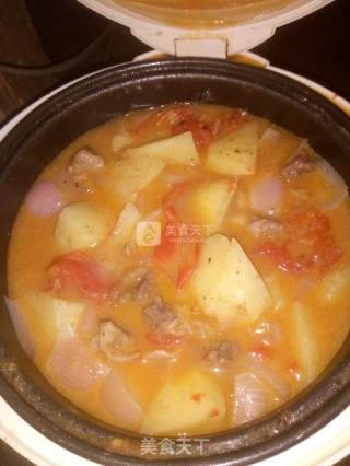 番茄土豆炖牛腩

番茄我们北方叫西红柿，含有丰富的维生素A，C，这个季节正是番茄成熟的季节，我们不用担心吃到反季节食品给身体带来的伤害，但是番茄空腹的时候尤其是胃不好的朋友尽量不要吃，因为那样吃的话会的做法步骤：9