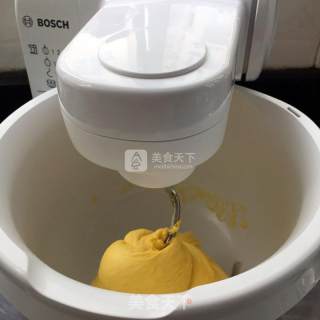 南瓜豆沙面包的做法步骤：4