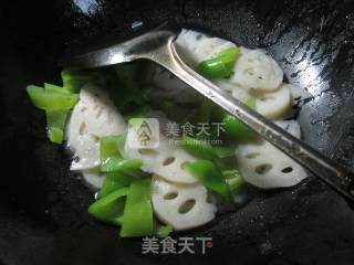尖椒炒莲藕的做法步骤：5