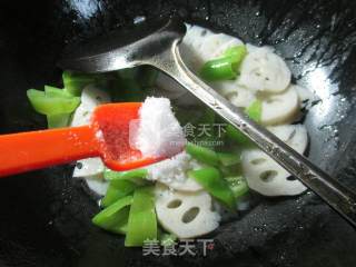 尖椒炒莲藕的做法步骤：7
