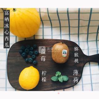 摘果悠生态庄园夏日清凉特饮—西瓜潘趣的做法步骤：1