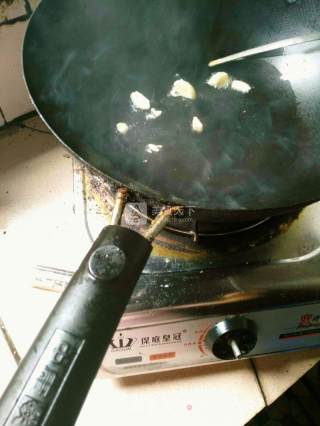 蒜片炒丝瓜的做法步骤：2