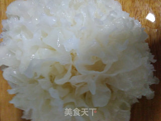 冰糖雪耳的做法步骤：1