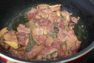 韭菜炒猪肝的做法步骤：4
