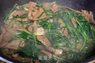 韭菜炒猪肝的做法步骤：8