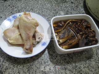 茶树菇鸡腿汤的做法步骤：1