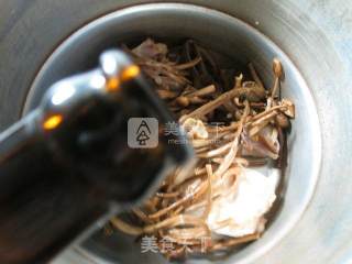 茶树菇鸡腿汤的做法步骤：3