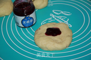 葱香蓝莓酱面包的做法步骤：9