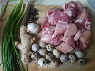 鹌鹑蛋红烧肉的做法步骤：1