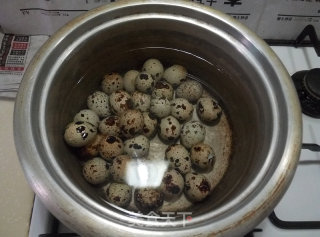 鹌鹑蛋红烧肉的做法步骤：2