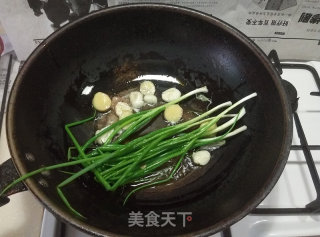 鹌鹑蛋红烧肉的做法步骤：4