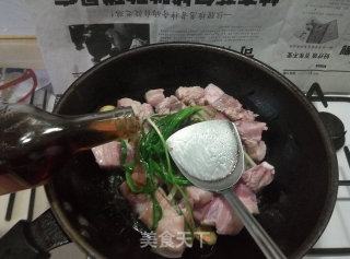 鹌鹑蛋红烧肉的做法步骤：6