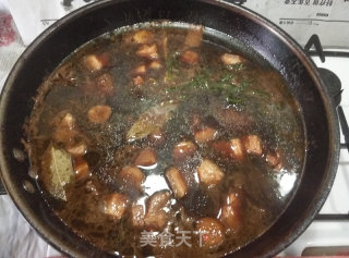 鹌鹑蛋红烧肉的做法步骤：9