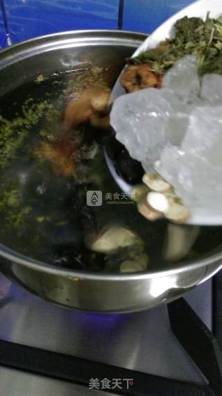熬酸莓汤的做法步骤：2