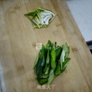 葱香腩肉土豆片的做法步骤：3