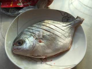 清蒸鱼的做法步骤：1
